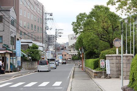 広島厚生病院前を直進します